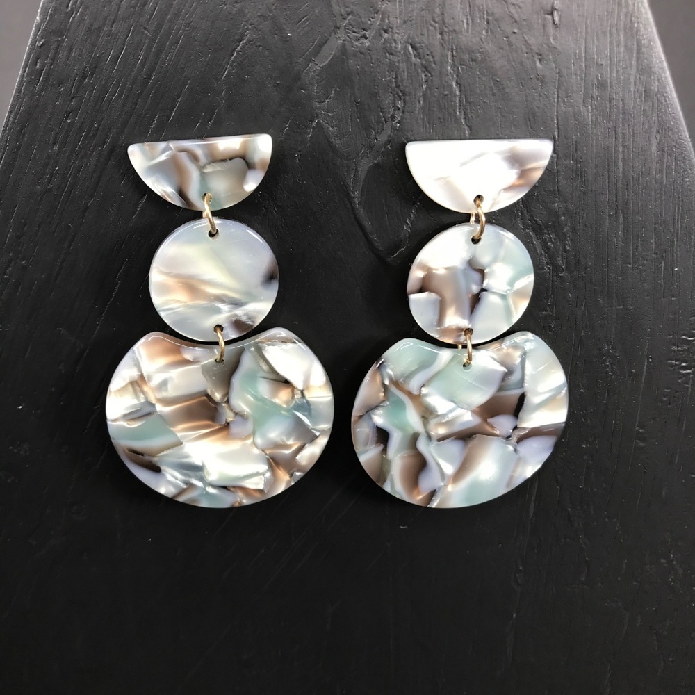 🆑 Geo-Stack Earrings in Light Green and Brown - Picture 4 of 5